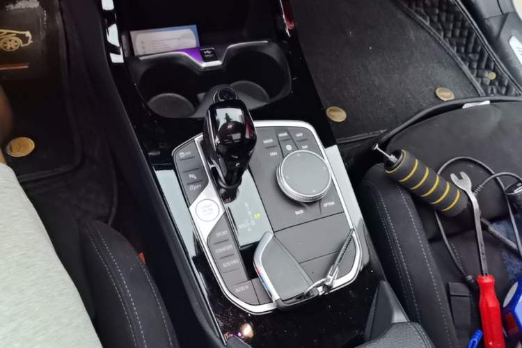 Used BMW 2 Series 2021 225i Four-Door Coupe M Sport Night Edition Gear Lever