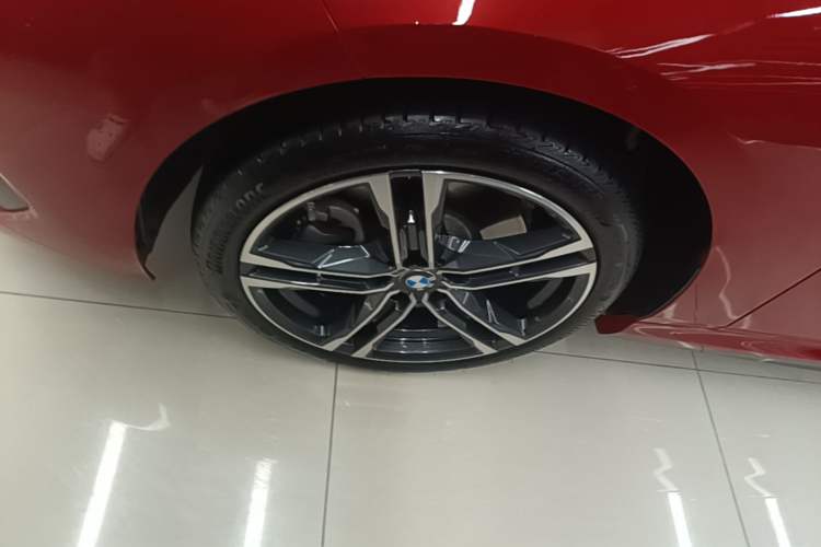Used BMW 2 Series 2021 225i 4-Door Coupe M Sport Package Left Front Wheel Hub