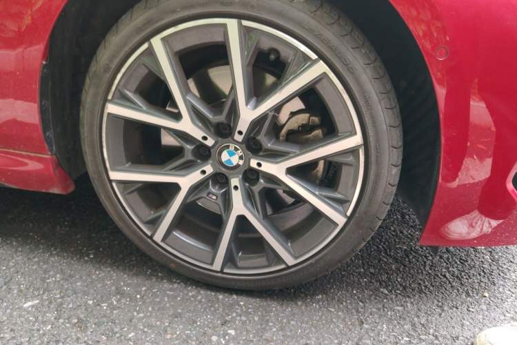 Used BMW 2 Series 2021 225i 4-Door Coupe M Sport Package Right Front Wheel Hub