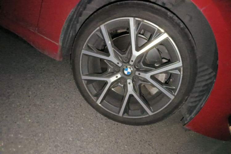 Used BMW 2 Series 2021 225i 4-Door Coupe M Sport Package Right Front Wheel Hub