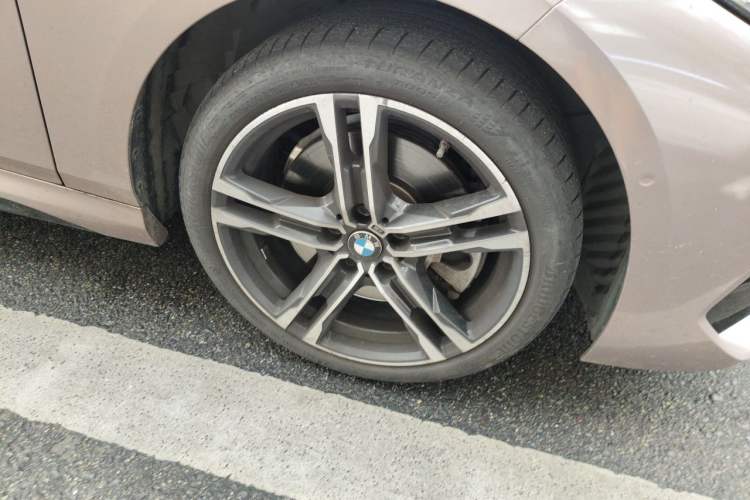 Used BMW 2 Series 2021 225i 4-Door Coupe M Sport Package Right Front Wheel Hub