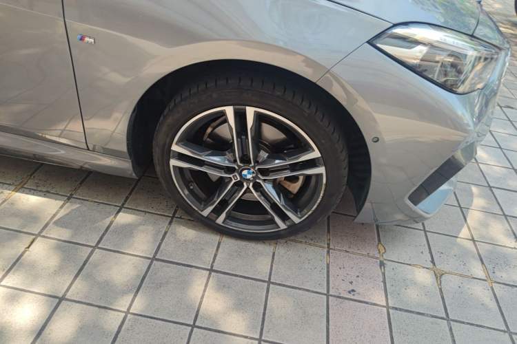 Used BMW 2 Series 2021 225i 4-Door Coupe M Sport Package Right Front Wheel Hub