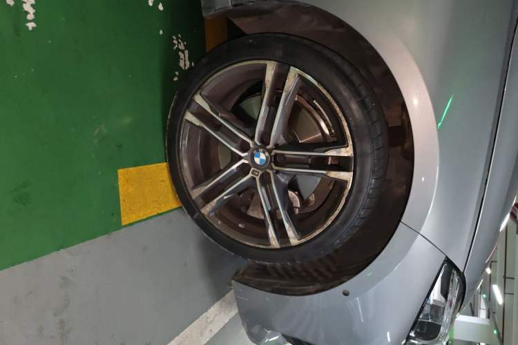 Used BMW 2 Series 2021 225i Four-Door Coupe M Sport Night Edition Right Front Wheel Hub
