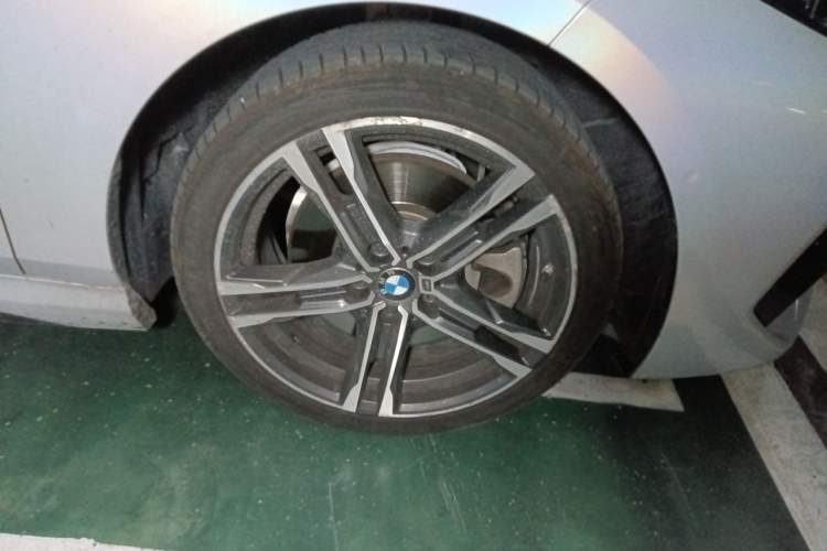 Used BMW 2 Series 2021 225i 4-Door Coupe M Sport Package Right Front Wheel Hub