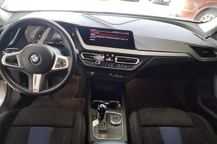 Used BMW 2 Series 2021 225i Four-Door Coupe M Sport Night Edition Center Console