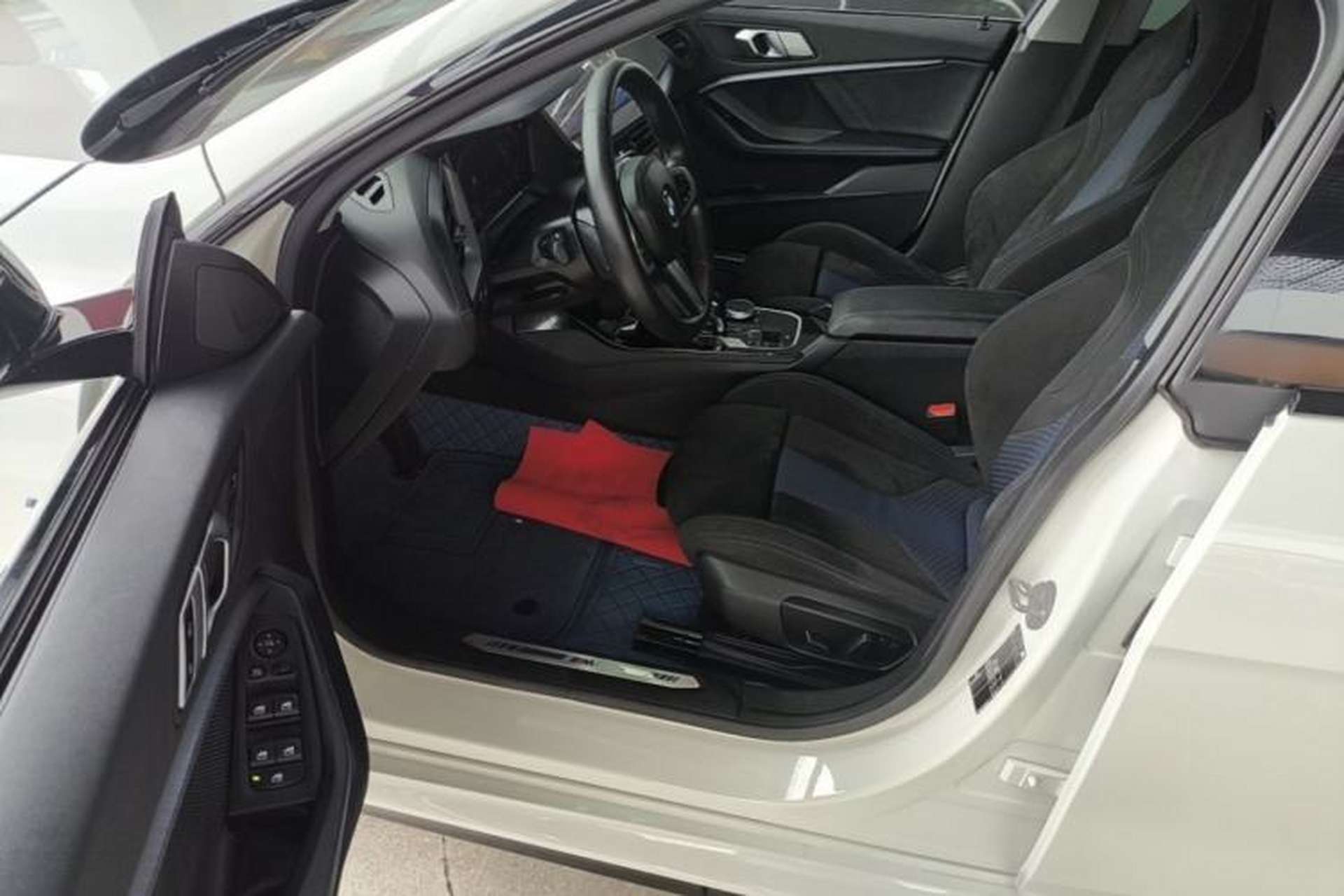 Used BMW 2 Series 2021 225i Four-Door Coupe M Sport Night Edition Driver Seat