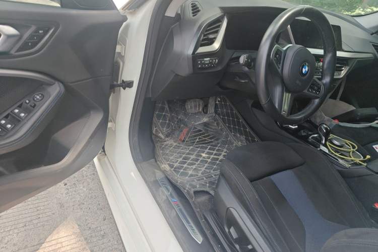 Used BMW 2 Series 2021 225i Four-Door Coupe M Sport Night Edition Driver Seat