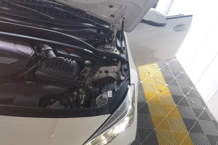 Used BMW 2 Series 2021 225i Four-Door Coupe M Sport Night Edition Engine Bay Left