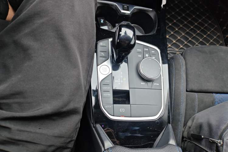 Used BMW 2 Series 2021 225i Four-Door Coupe M Sport Night Edition Gear Lever