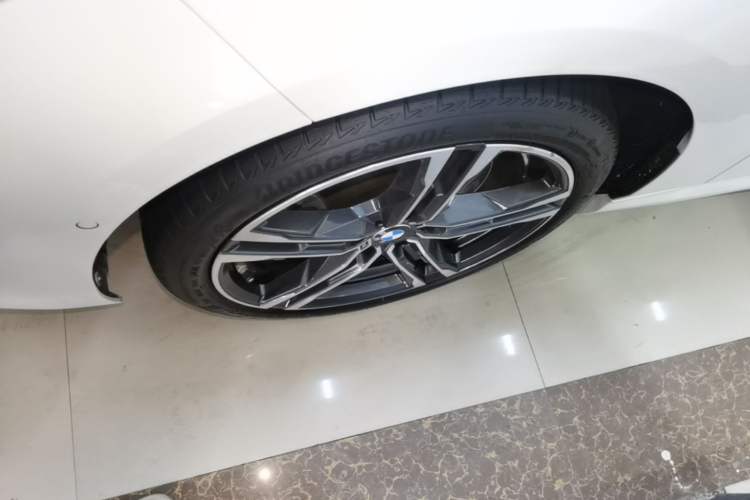 Used BMW 2 Series 2021 225i 4-Door Coupe M Sport Package Left Front Wheel Hub