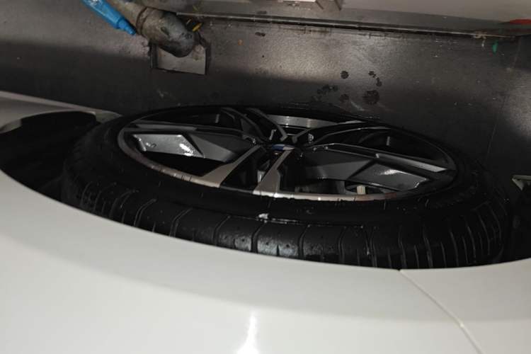 Used BMW 2 Series 2021 225i 4-Door Coupe M Sport Package Left Front Wheel Hub