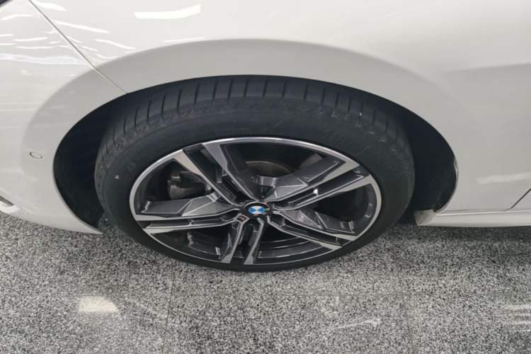 Used BMW 2 Series 2021 225i 4-Door Coupe M Sport Package Left Front Wheel Hub