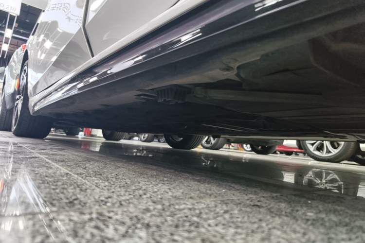 Used BMW 2 Series 2021 225i 4-Door Coupe M Sport Package Left Side Sill