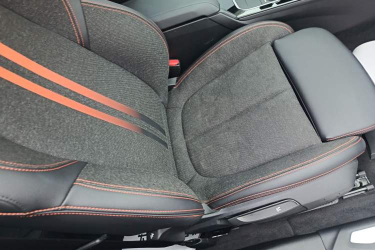 Used BMW 2 Series 2021 225i 4-Door Coupe M Sport Package Right Front Seat