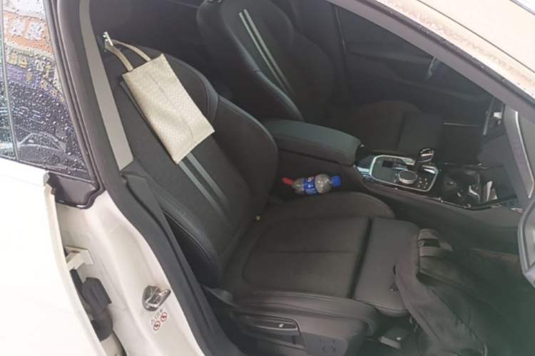 Used BMW 2 Series 2021 225i 4-Door Coupe M Sport Package Right Front Seat