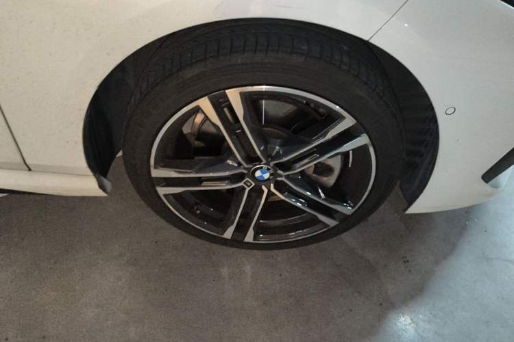 Used BMW 2 Series 2021 225i 4-Door Coupe M Sport Package Right Front Wheel Hub