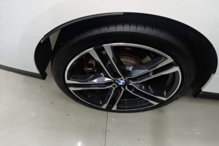 Used BMW 2 Series 2021 225i 4-Door Coupe M Sport Package Right Rear Wheel Hub