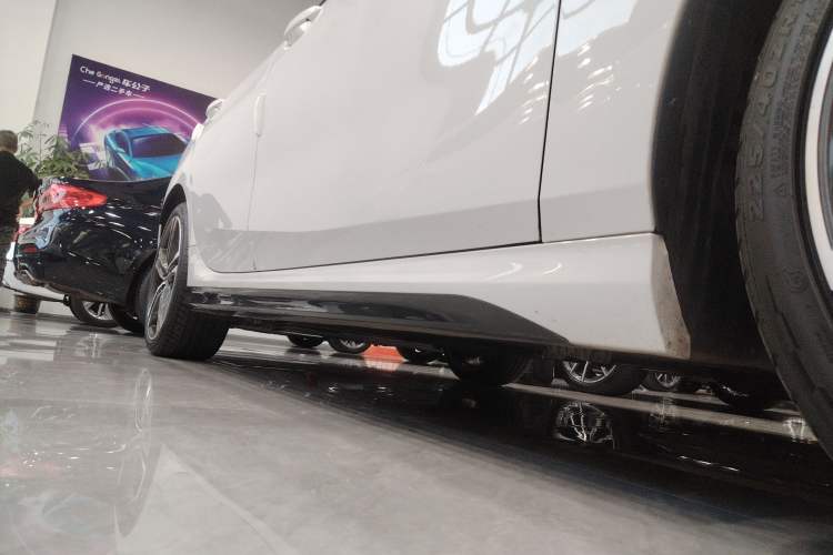 Used BMW 2 Series 2021 225i Four-Door Coupe M Sport Night Edition Right Side Sill