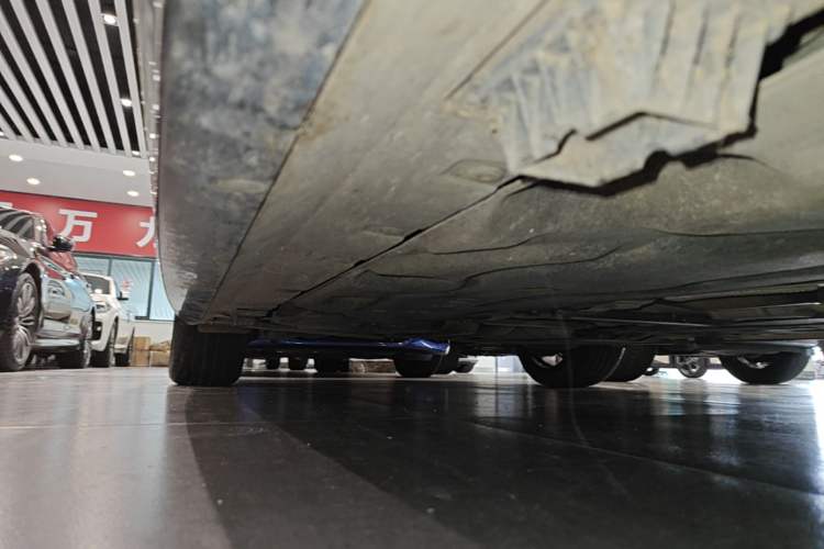 Used BMW 2 Series 2021 225i 4-Door Coupe M Sport Package Right Side Sill