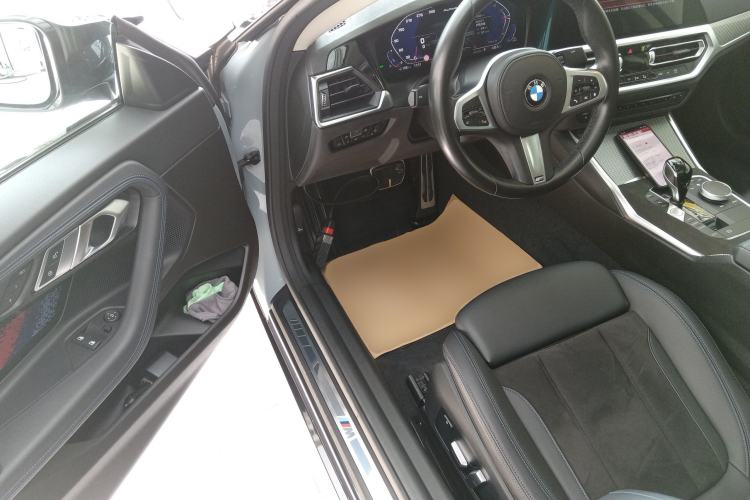 Used BMW 2 Series 2022 225i M Sport Night Edition Interior 3