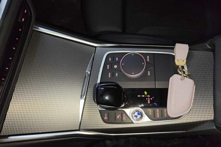 Used BMW 2 Series 2022 225i M Sport Night Edition Gear Lever