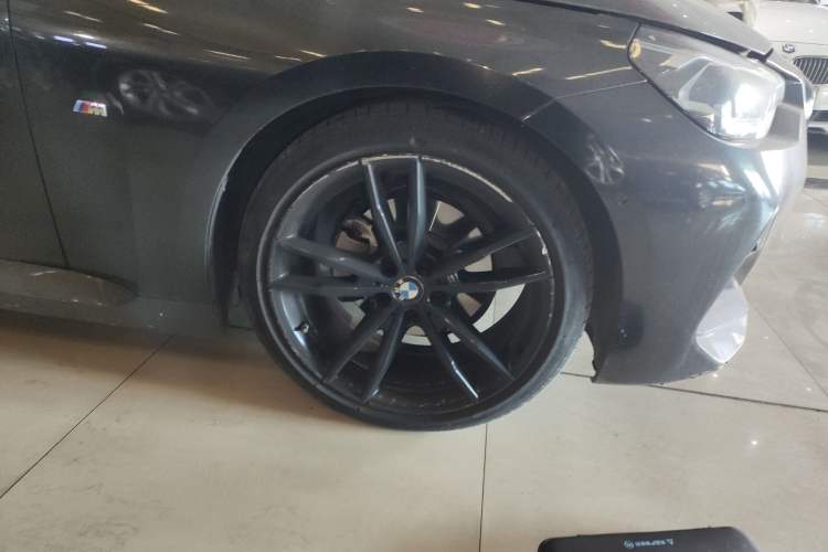 Used BMW 2 Series 2022 225i M Sport Night Edition Right Front Wheel Hub