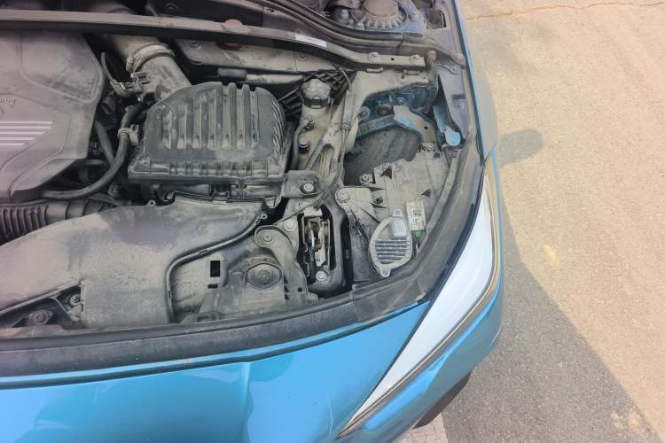 Used BMW 2 Series 2023 225i Four-Door Coupe M Sport Package Engine Bay Left