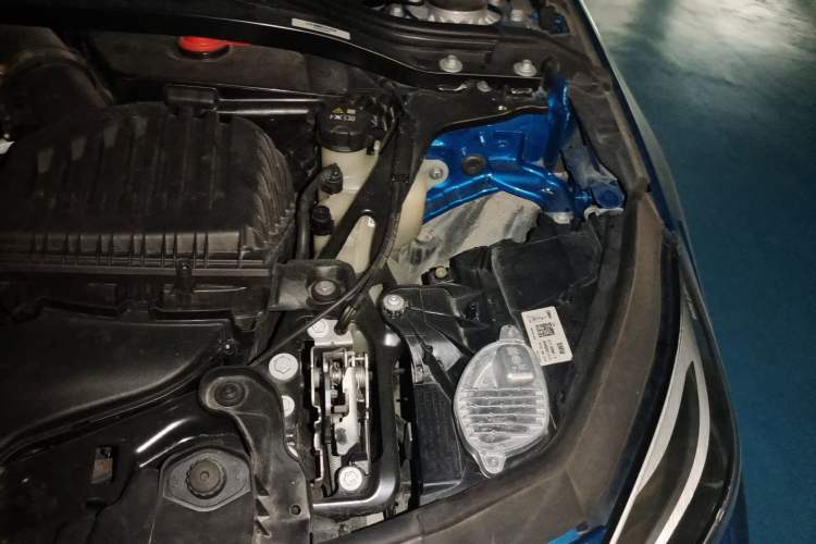 Used BMW 2 Series 2023 225i Four-Door Coupe M Sport Package Engine Bay Left