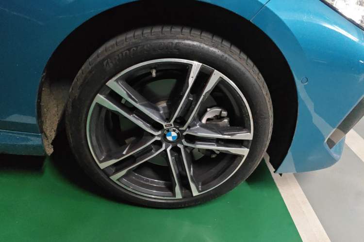 Used BMW 2 Series 2023 225i Four-Door Coupe M Sport Shadowline Package Right Front Wheel Hub