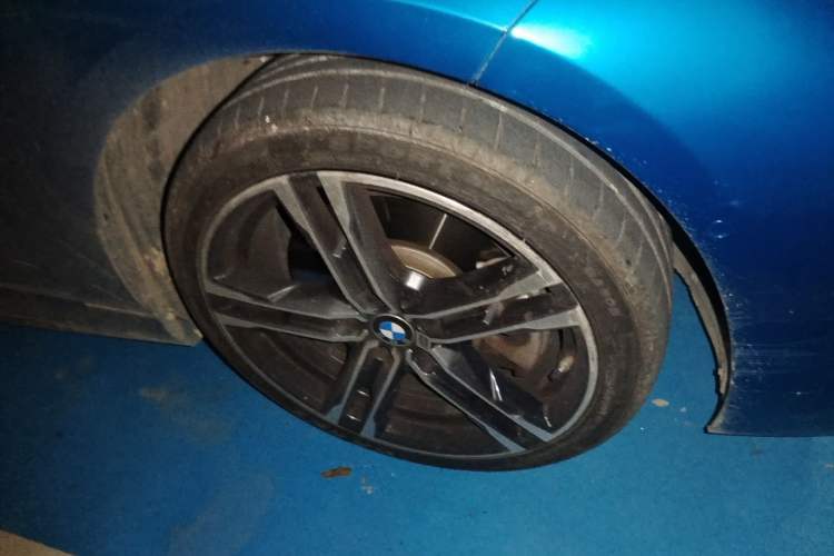 Used BMW 2 Series 2023 225i Four-Door Coupe M Sport Package Right Front Wheel Hub