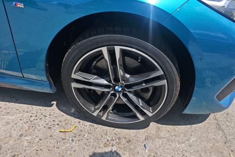 Used BMW 2 Series 2023 225i Four-Door Coupe M Sport Package Right Front Wheel Hub