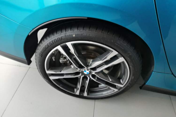 Used BMW 2 Series 2023 225i Four-Door Coupe M Sport Package Right Rear Wheel Hub