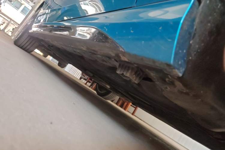 Used BMW 2 Series 2023 225i Four-Door Coupe M Sport Package Right Side Sill