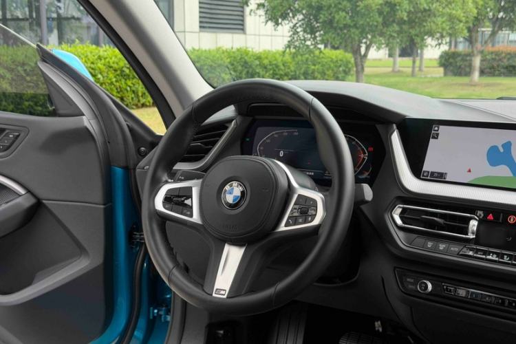 Used BMW 2 Series 2023 225i Four-Door Coupe M Sport Package Steering Wheel