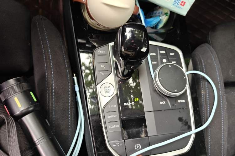 Used BMW 2 Series 2023 225i Four-Door Coupe M Sport Package Gear Lever