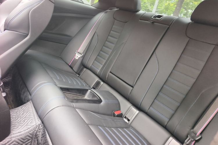 Used BMW 2 Series 2023 M240i Interior 4