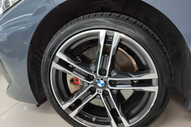 Used BMW 2 Series 2023 225i Four-Door Coupe M Sport Shadowline Package Left Front Wheel Hub