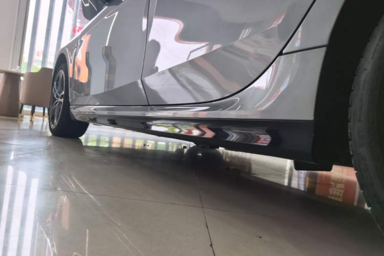 Used BMW 2 Series 2023 225i Four-Door Coupe M Sport Package Left Side Sill