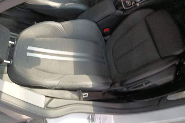Used BMW 2 Series 2023 225i Four-Door Coupe M Sport Package Right Front Seat