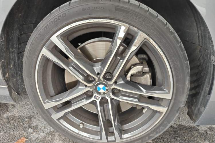 Used BMW 2 Series 2023 225i Four-Door Coupe M Sport Package Right Front Wheel Hub