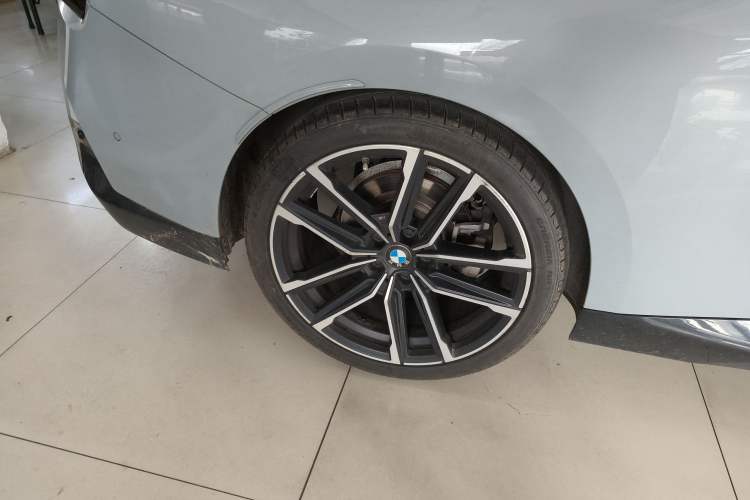 Used BMW 2 Series 2023 225i M Sport Night Edition Package Right Rear Wheel Hub
