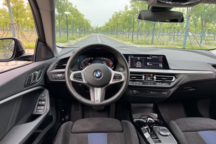 Used BMW 2 Series 2023 Facelifted 225i Four-Door Coupe M Sport Night Edition Package Steering Wheel