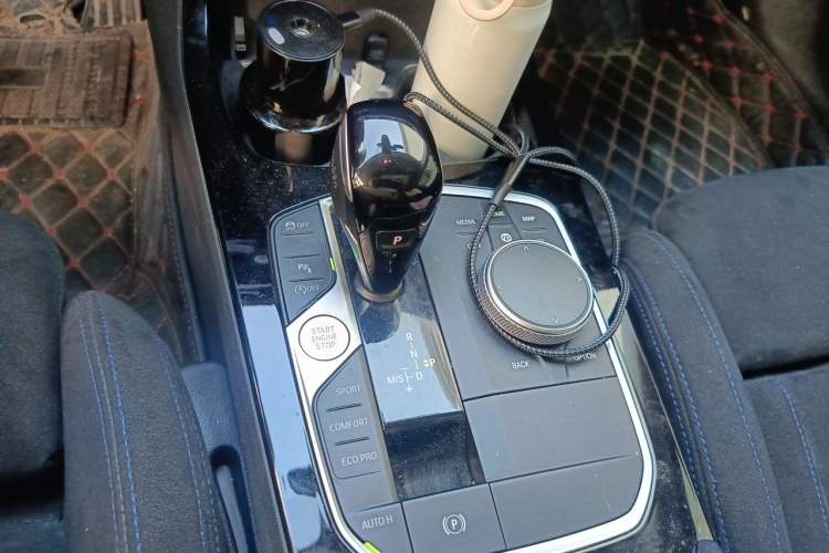 Used BMW 2 Series 2023 225i Four-Door Coupe M Sport Shadowline Package Gear Lever