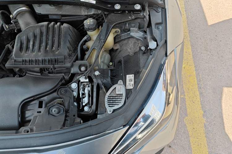 Used BMW 2 Series 2023 225i Four-Door Coupe M Sport Shadowline Package Engine Bay Left