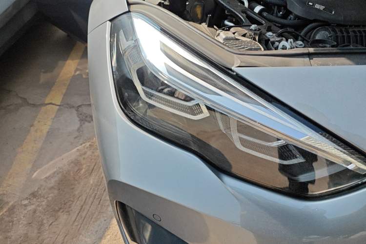 Used BMW 2 Series 2023 225i Four-Door Coupe M Sport Shadowline Package Right Front Headlight