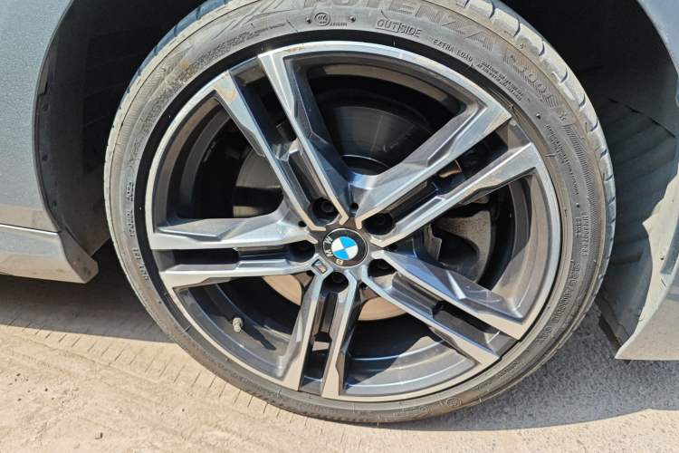 Used BMW 2 Series 2023 225i Four-Door Coupe M Sport Shadowline Package Right Front Wheel Hub