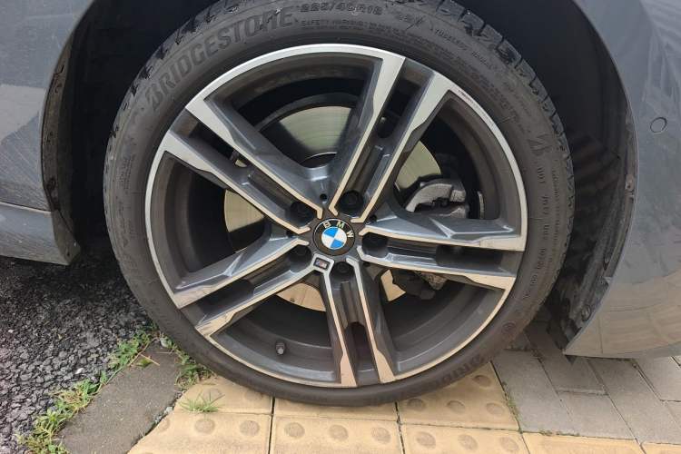 Used BMW 2 Series 2023 225i Four-Door Coupe M Sport Package Right Front Wheel Hub