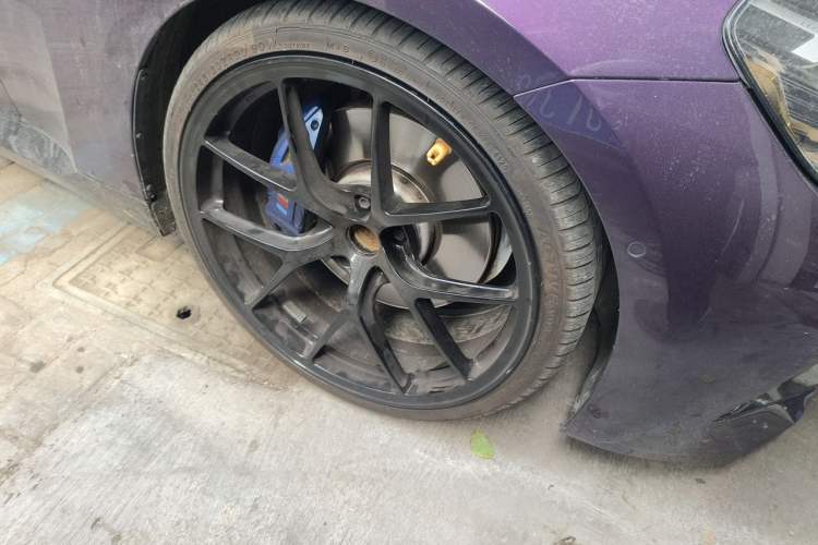 Used BMW 2 Series 2023 M240i Right Front Wheel Hub