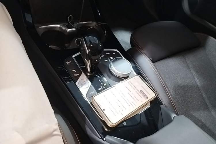 Used BMW 2 Series 2023 225i Four-Door Coupe M Sport Package Gear Lever