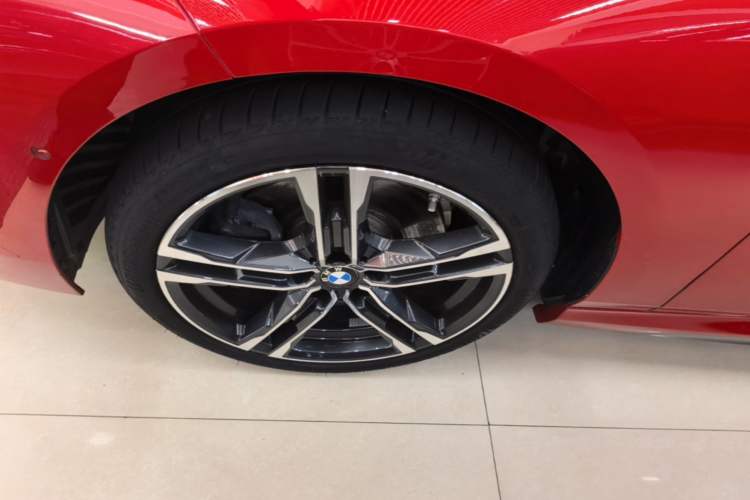 Used BMW 2 Series 2023 225i Four-Door Coupe M Sport Package Left Front Wheel Hub